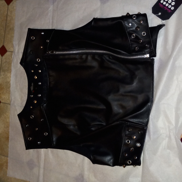Vest - Picture 2 of 4